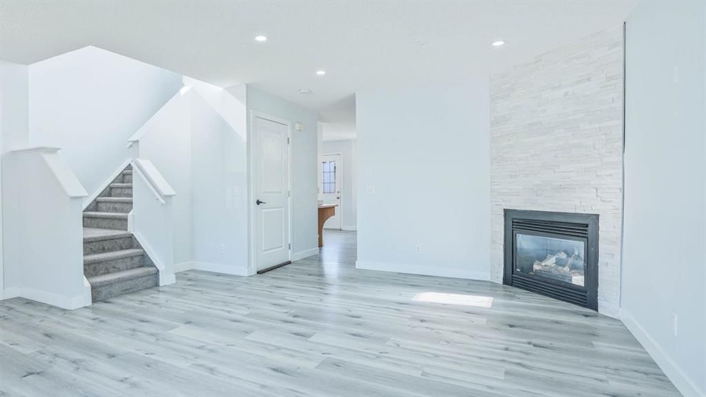 74 Country Hills Crescent NW, Calgary — photo 5 of 32