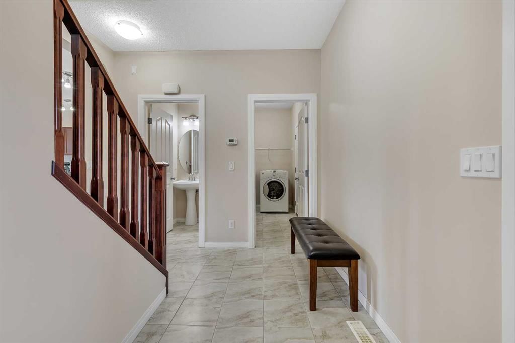 32 Panatella Row NW, Calgary — photo 3 of 27