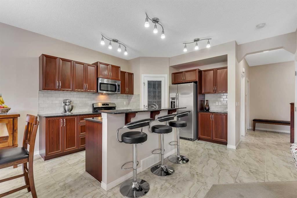 32 Panatella Row NW, Calgary — photo 5 of 27