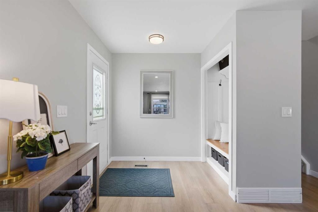 559 Deerpath Court SE, Calgary — photo 3 of 49