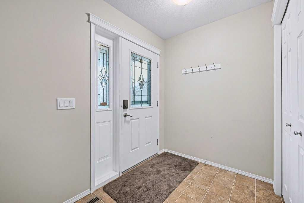 19 Copperfield Crescent SE, Calgary — photo 3 of 45