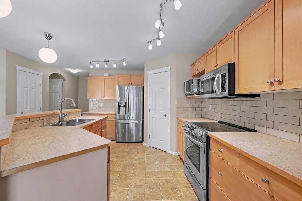 19 Copperfield Crescent SE, Calgary — photo 5 of 45