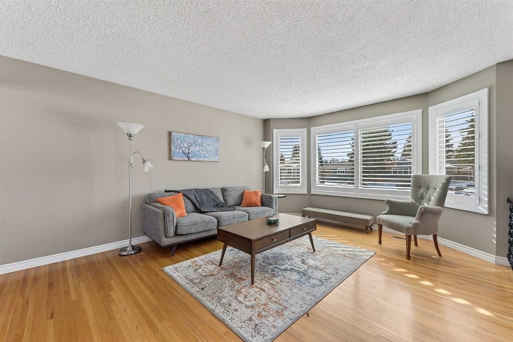 1424 109 Avenue SW, Calgary — photo 3 of 39