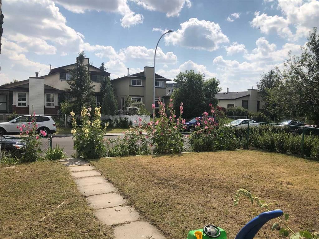 22 Whitman Close NE, Calgary — photo 3 of 45