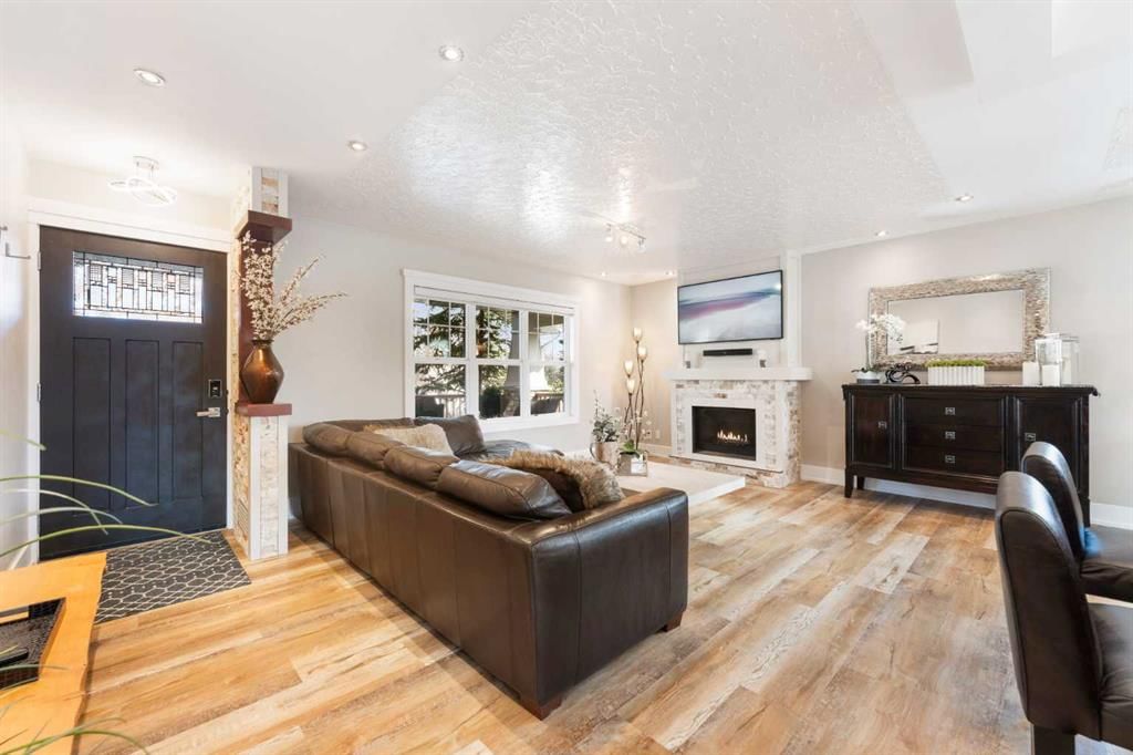 6 Grove Hill Place SW, Calgary — photo 3 of 50