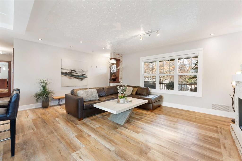 6 Grove Hill Place SW, Calgary — photo 4 of 50