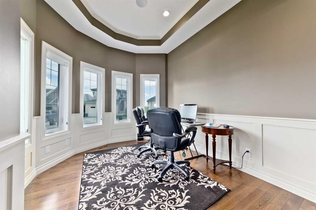 60 ELMONT Rise SW, Calgary — photo 3 of 34