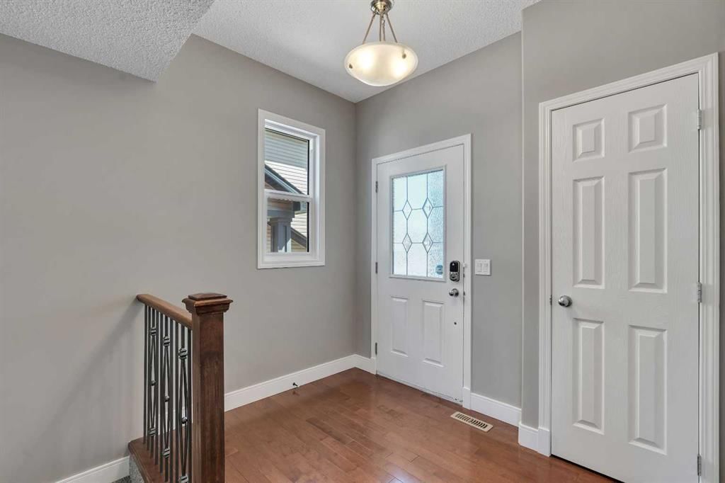 18 Silverado Skies Drive SW, Calgary — photo 2 of 50