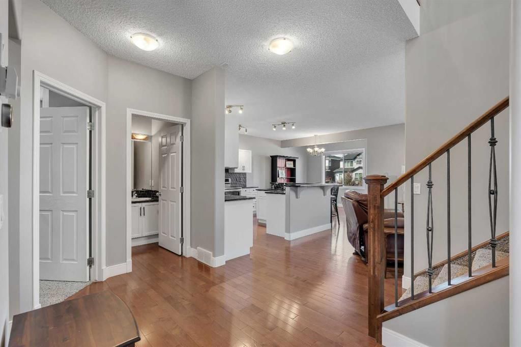 18 Silverado Skies Drive SW, Calgary — photo 3 of 50
