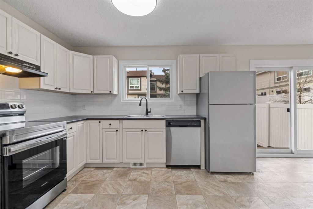 32 Deerpoint Road SE, Calgary — photo 5 of 33