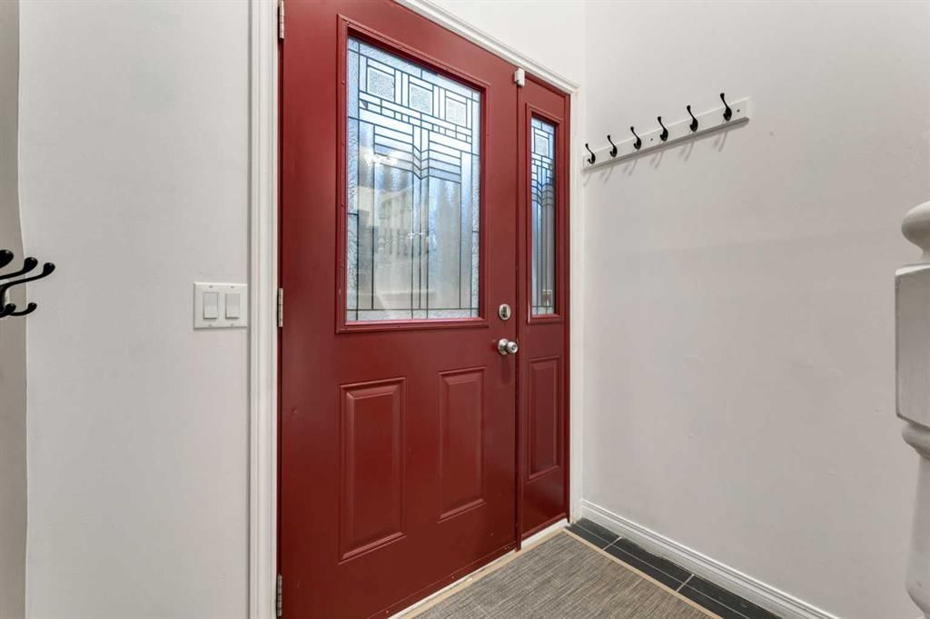 4 CEDARBROOK Way SW, Calgary — photo 2 of 40