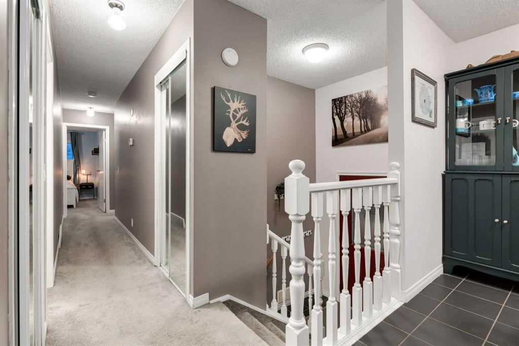 4 CEDARBROOK Way SW, Calgary — photo 3 of 40