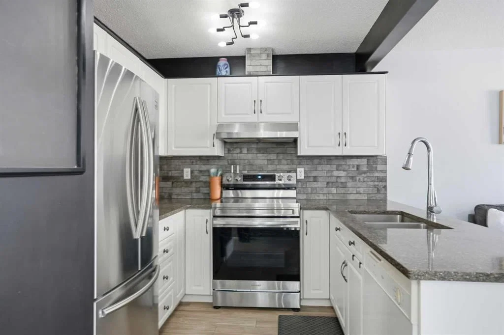 43 Everstone Place SW, Calgary — photo 3 of 23