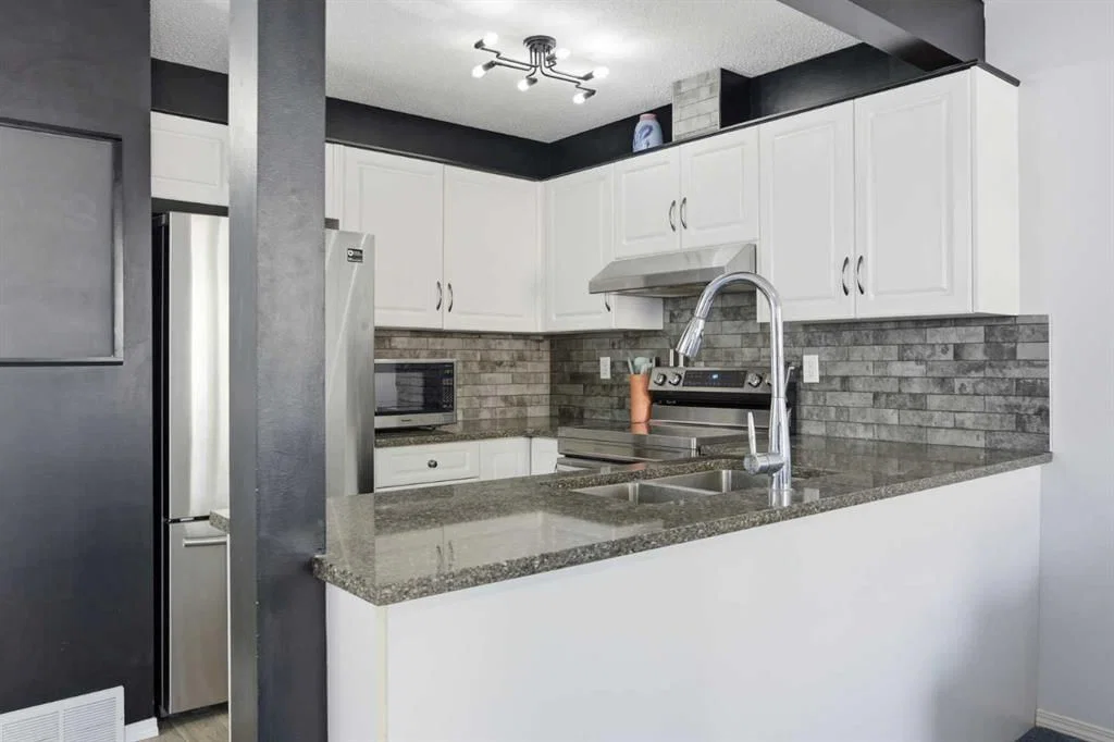 43 Everstone Place SW, Calgary — photo 4 of 23