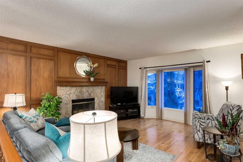 8 DEERWOOD Road SE, Calgary — photo 3 of 41