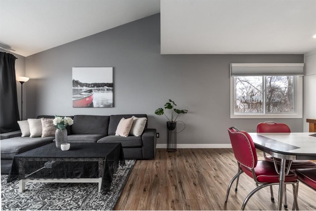 3459 30A Avenue SE, Calgary — photo 3 of 38