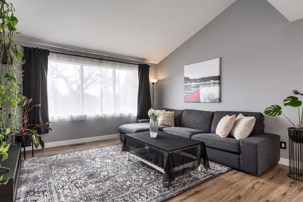 3459 30A Avenue SE, Calgary — photo 4 of 38