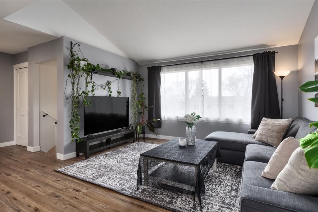 3459 30A Avenue SE, Calgary — photo 5 of 38