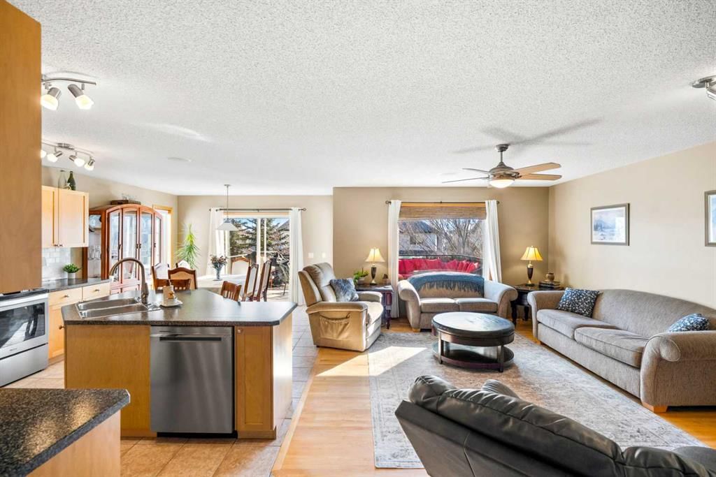 60 Cranfield Place SE, Calgary — photo 2 of 50