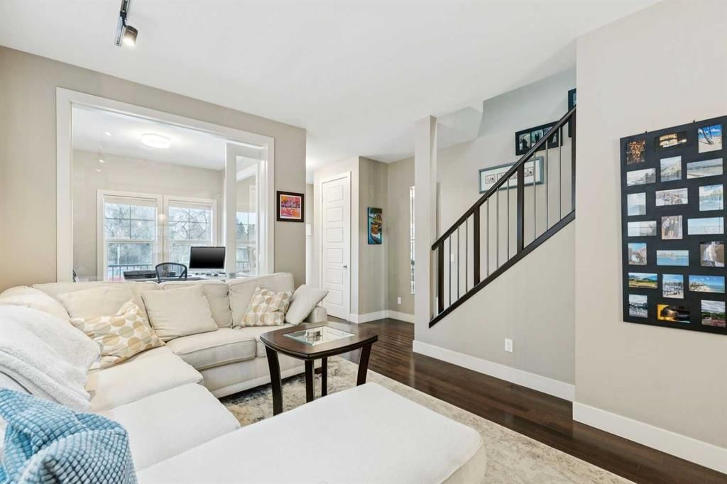 2231 26 Avenue SW, Calgary — photo 4 of 27