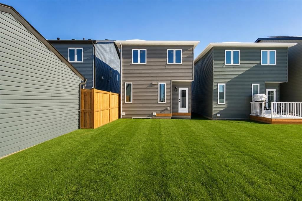 65 Amblefield Heights NW, Calgary — photo 4 of 16