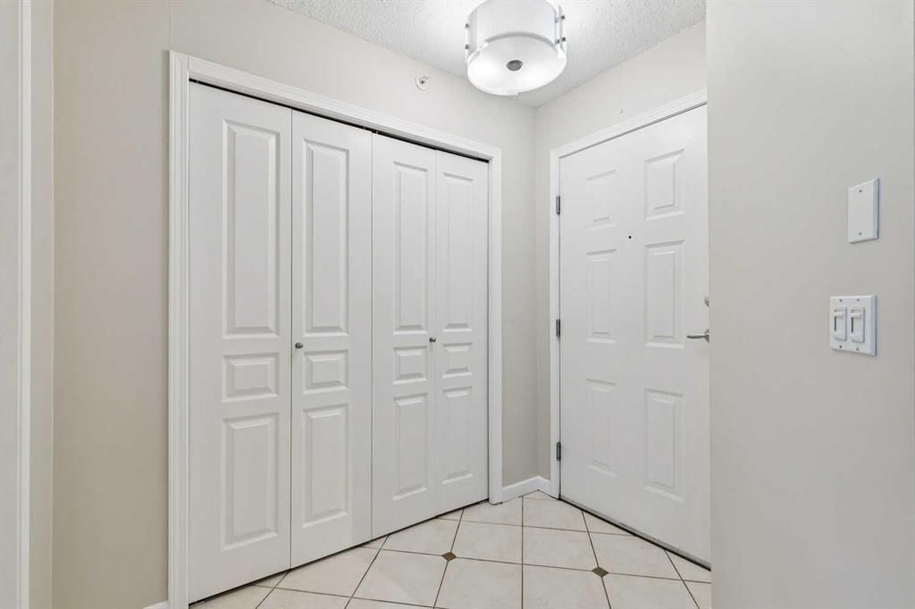 307, 25 Richard Place SW, Calgary — photo 3 of 35