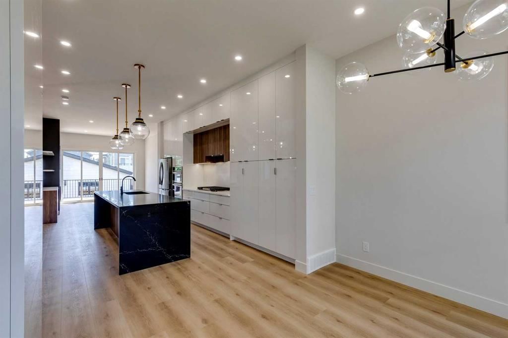2309 21 Avenue SW, Calgary — photo 3 of 42