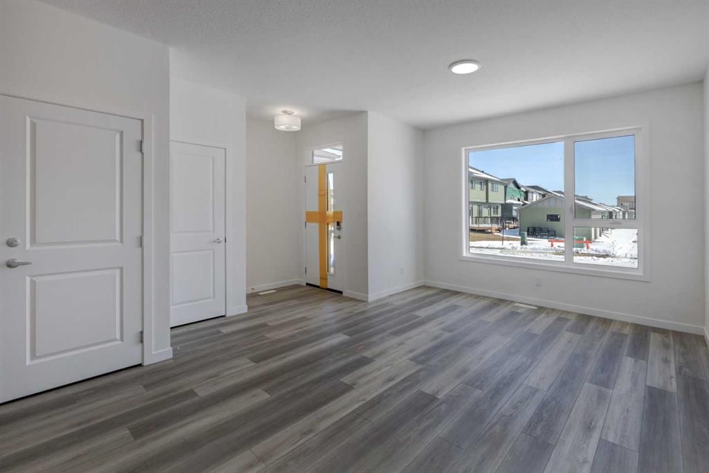 47 Lewisburg Manor NE, Calgary — photo 4 of 39