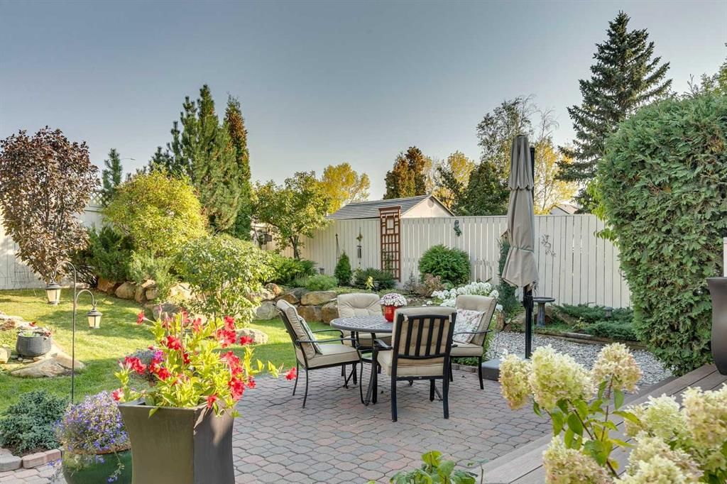 8 Douglas Woods View SE, Calgary — photo 3 of 48