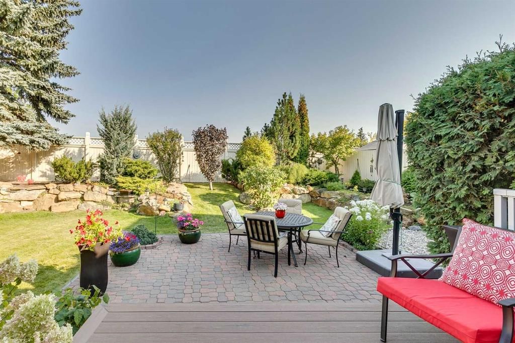 8 Douglas Woods View SE, Calgary — photo 4 of 48