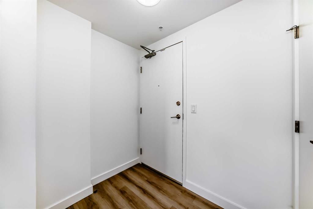 1202, 123 4 Street NE, Calgary — photo 4 of 37
