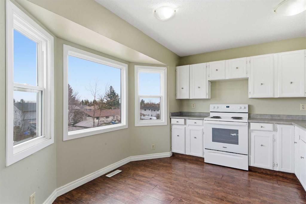 128 Pineson Place NE, Calgary — photo 4 of 12