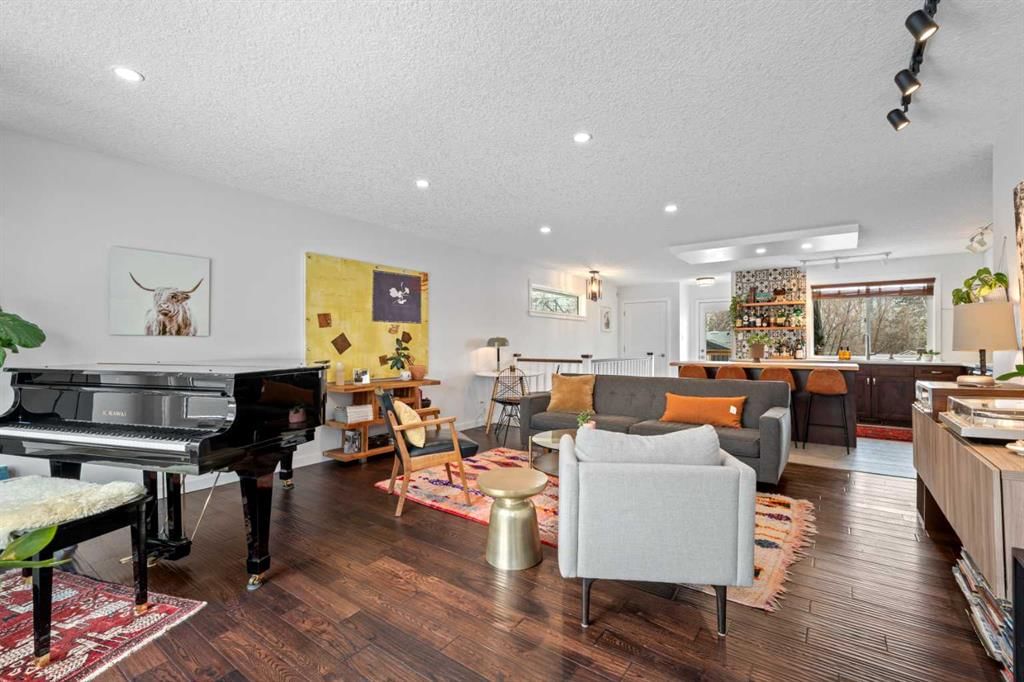 25 Foxwell Road SE, Calgary — photo 5 of 50