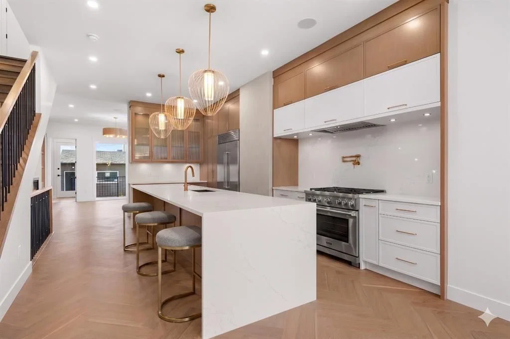 5104 21 Avenue NW, Calgary — main listing photo