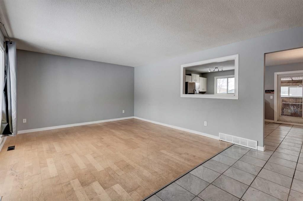 1071 Maitland Drive NE, Calgary — photo 2 of 36