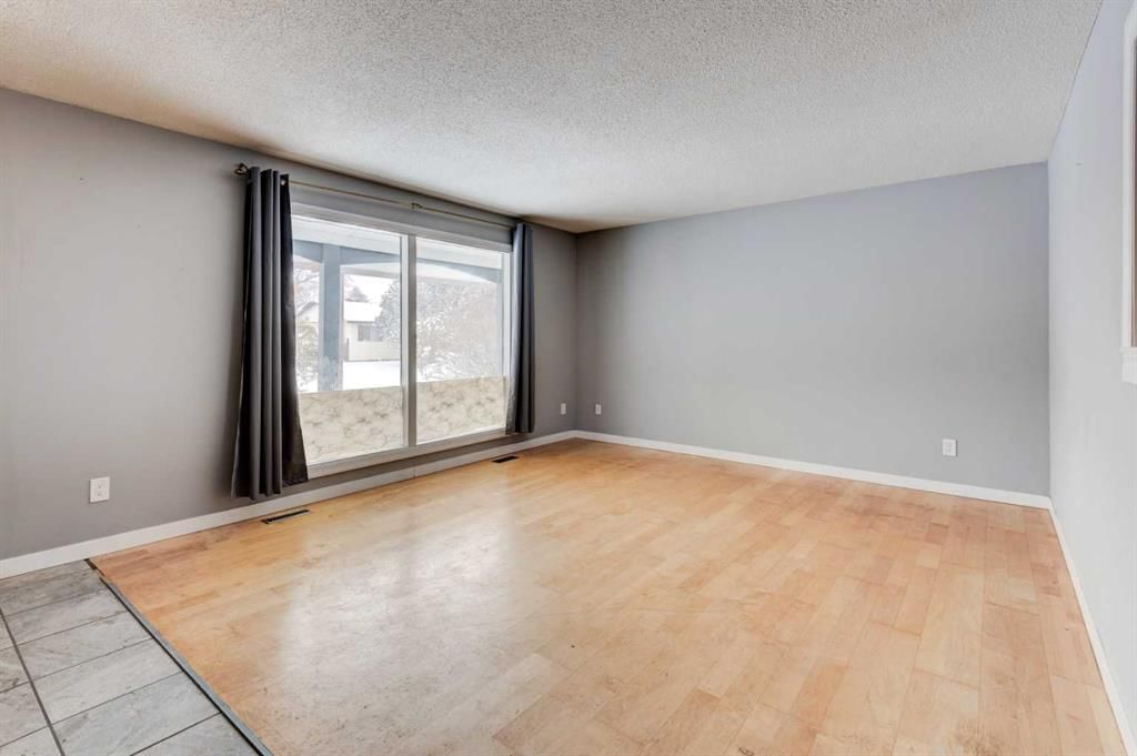 1071 Maitland Drive NE, Calgary — photo 4 of 36