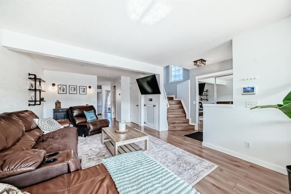 93 Evansford Circle NW, Calgary — photo 4 of 38