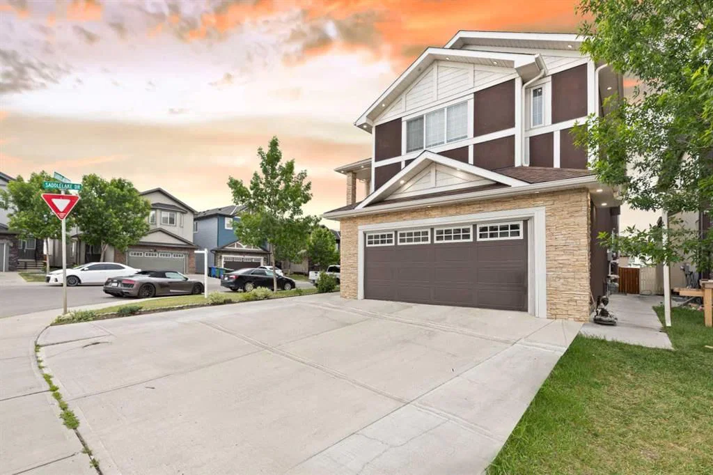 150 Saddlelake Grove NE, Calgary — photo 3 of 49