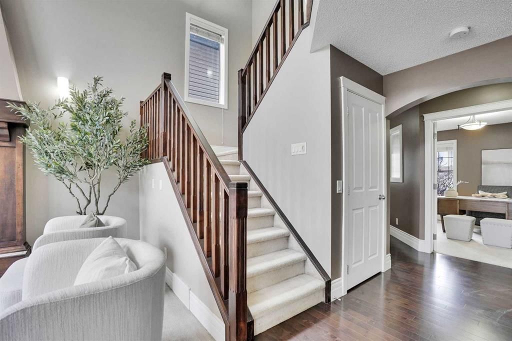 274 Everoak Drive SW, Calgary — photo 4 of 47