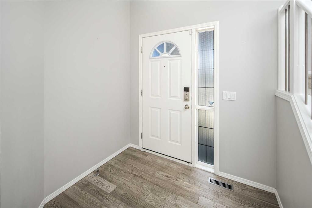 32 Cougarstone Square SW, Calgary — photo 5 of 35