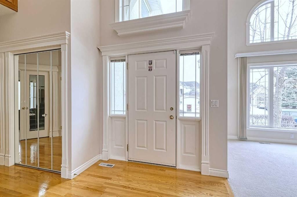 253 Patterson Boulevard SW, Calgary — photo 4 of 50