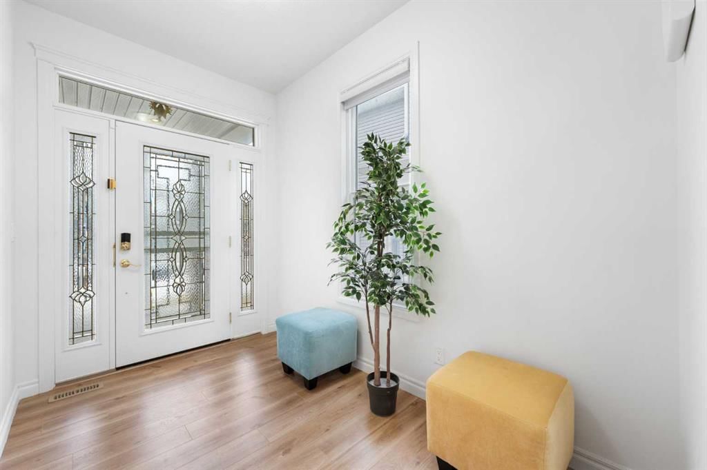 99 Evansglen Circle NW, Calgary — photo 4 of 49