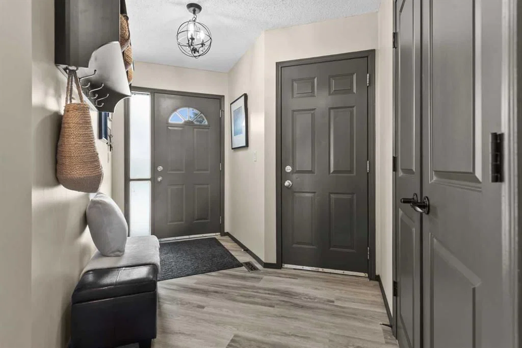 48 Rivergreen Crescent SE, Calgary — photo 5 of 49