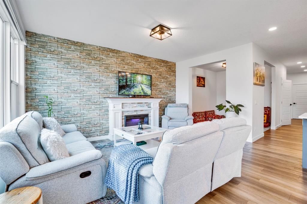 353 Walcrest View SE, Calgary — photo 4 of 47