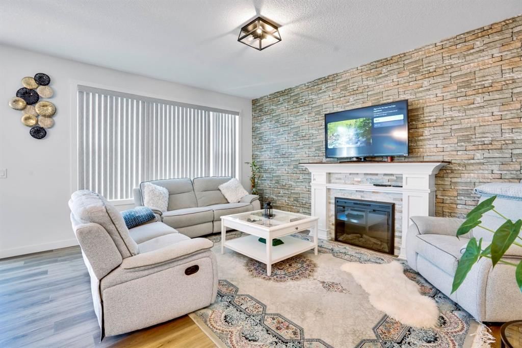 353 Walcrest View SE, Calgary — photo 5 of 47