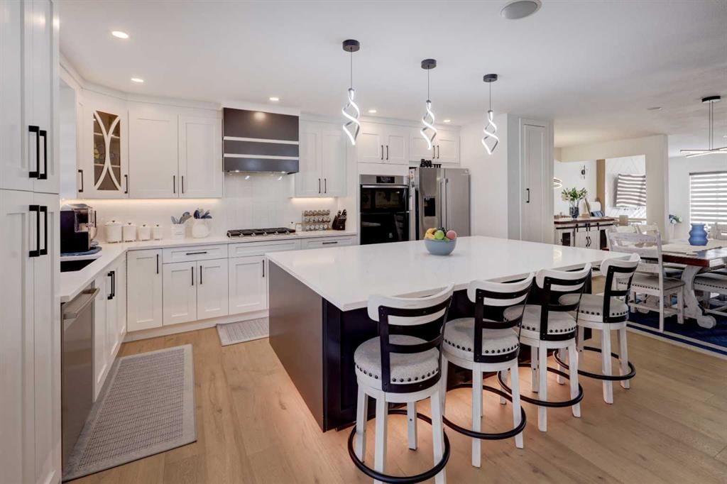 4620 30 Avenue SW, Calgary — main listing photo