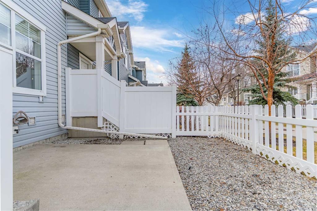 281 Elgin Gardens SE, Calgary — photo 5 of 40