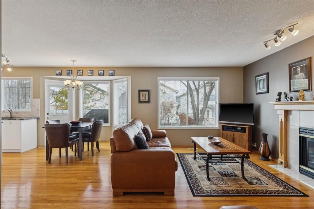235 Sierra Morena Close SW, Calgary — photo 2 of 30