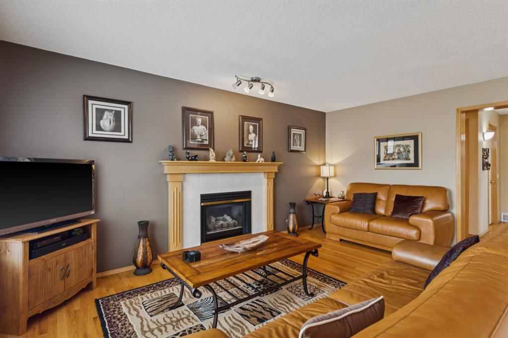 235 Sierra Morena Close SW, Calgary — photo 4 of 30