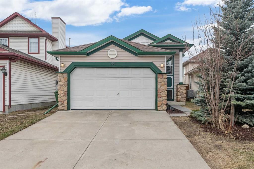 144 Mt Apex Green SE, Calgary — main listing photo